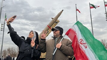 نمایشی  مووشەکی بالستیکی سپا لە تاران