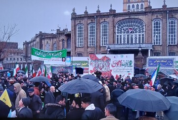 تبریز در ۲۲ بهمن؛ نمایش اقتدار و همبستگی مردم در هوای بارانی