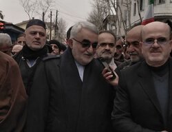 بروجردی: مردم با صلابت پای نظام ایستاده‌اند