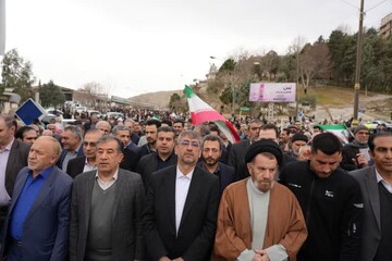 خرم‌آباد؛ «این همه لشکر آمده به عشق رهبر آمده»