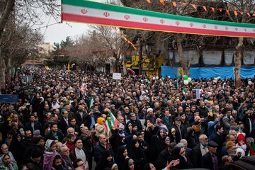 حضور گسترده مردم نورآباد ممسنی در راهپیمایی ۲۲ بهمن