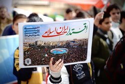 حضور حماسی ساوجی ها در سالروز پیروزی شکوهمند انقلاب اسلامی