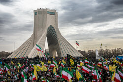 Tahran'da 11 Şubat kutlamaları düzenlendi (+video)