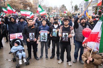 حضور پررنگ دهه نودی‌های استان سمنان در راهپیمایی ۲۲ بهمن