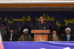 سردار وحیدی : ملت ایران اجازه تسلط بیگانگان  بر کشور را نخواهد داد