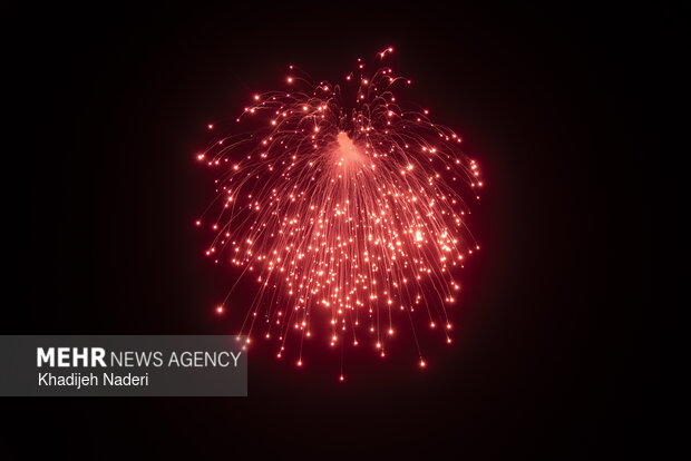 نور افشانی شب پیروزی انقلاب اسلامی در اصفهان