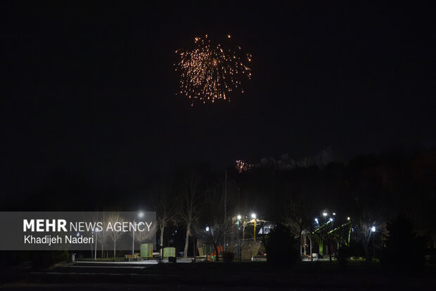 نور افشانی شب پیروزی انقلاب اسلامی در اصفهان