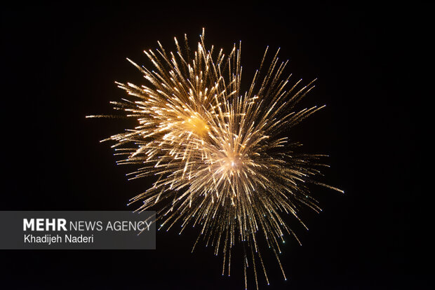 نور افشانی شب پیروزی انقلاب اسلامی در اصفهان