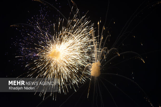 نور افشانی شب پیروزی انقلاب اسلامی در اصفهان