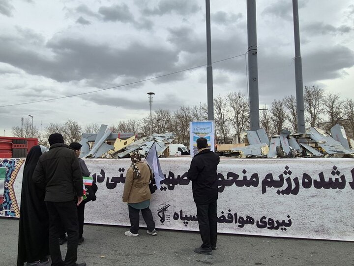 نمایش پهپادهای ساقط شده در جنگ ۱۲ روزه +عکس و فیلم