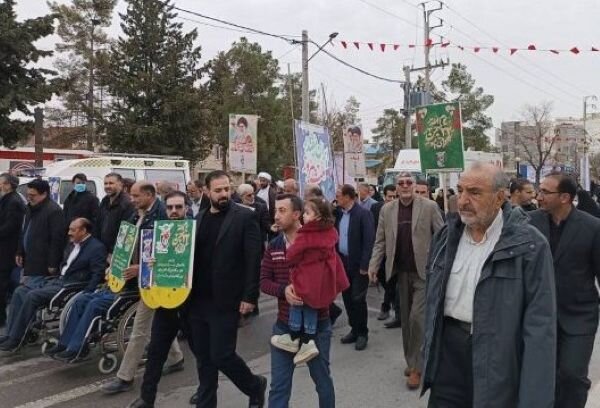 حضور پرشور ایلامی ها در آغازین ساعت شروع راهپیمایی ۲۲ بهمن