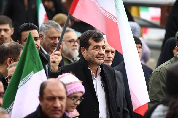 حضور وزیر ورزش در راهپیمایی ۲۲ بهمن