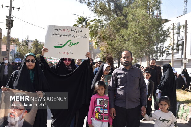 حماسه حضور شیعه و سنی زاهدان در 22 بهمن 1404