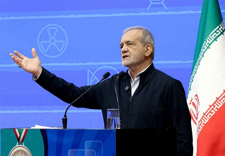 الرئيس الايراني: اسرائيل وامريكا تستغلان ظروف البلاد