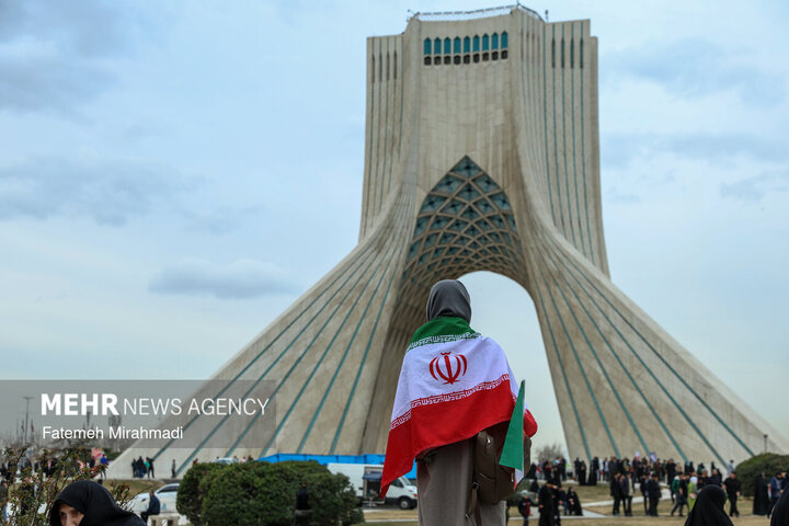 ایران را باید دوباره از نگاه نوجوانان با غیرت دید! ایران را باید دوباره از نگاه نوجوانان با غیرت دید!