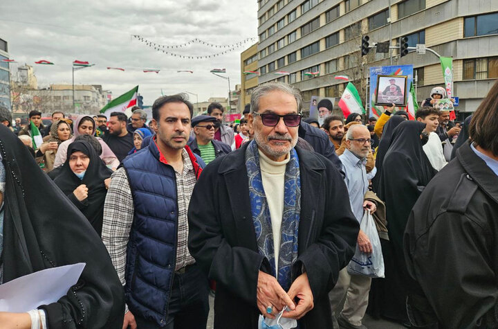 حضور علی شمخانی دبیر شورای عالی دفاع در راهپیمایی