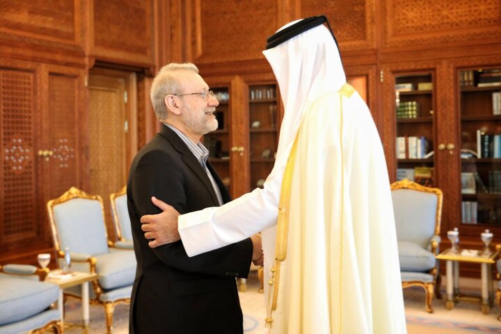 لاريجاني يصل الى الدوحة ويلتقي امير قطر