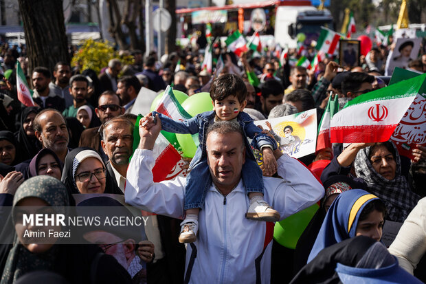 ملت ایران در سالی سخت طومار دشمن را پیچیدند!