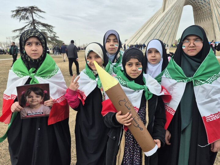 ملت ایران در سالی سخت طومار دشمن را پیچیدند!