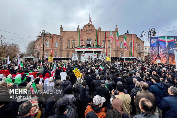 روایت حضور باشکوه آذری ها در بهمن بارانی؛۲۲ بهمنی که ماندگار شد