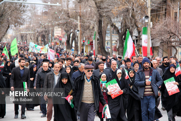 حماسه ۲۲ بهمن در کرمانشاه با حضور پرشور مردم