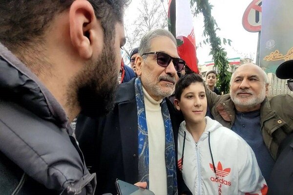 شمخاني من مسيرة 22 بهمن: مسألة القوة الصاروخية ليست في يد المفاوضين