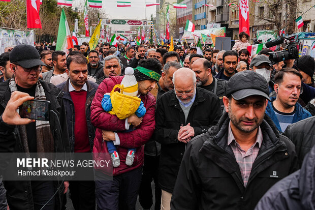حضور رئیس مجلس در راهپیمایی یوم‌الله ۲۲ بهمن
