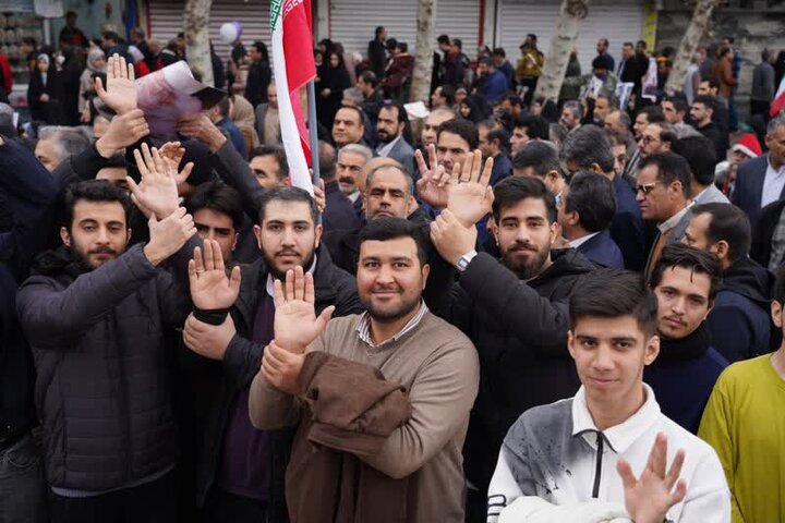 خیابان تریبون شد؛ وقتی مردم خودِ خبر می‌شوند!