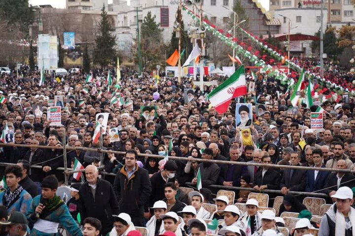 خیابان تریبون شد؛ وقتی مردم خودِ خبر می‌شوند!