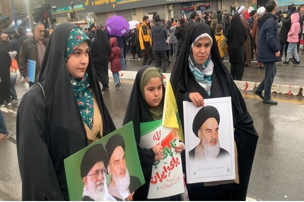 روایت حضور باشکوه آذری ها در بهمن بارانی؛۲۲ بهمنی که ماندگار شد