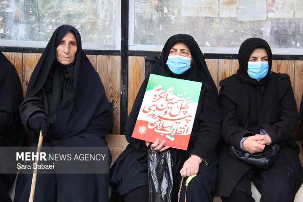 پیر و جوان پای انقلاب در کرمانشاه