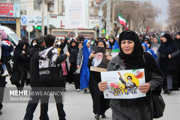 پیر و جوان پای انقلاب در کرمانشاه
