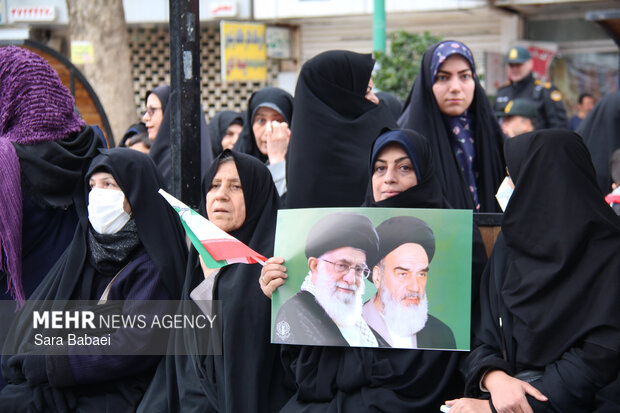 پیر و جوان پای انقلاب در کرمانشاه