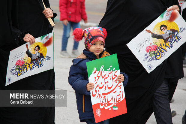 ۲۲ بهمن ۱۴۰۴ نمایشگاه اتحاد؛ گرمای حضور کرمانشاهیان یخ بهمن را شکست