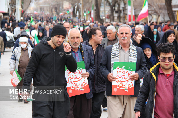 پیر و جوان پای انقلاب در کرمانشاه