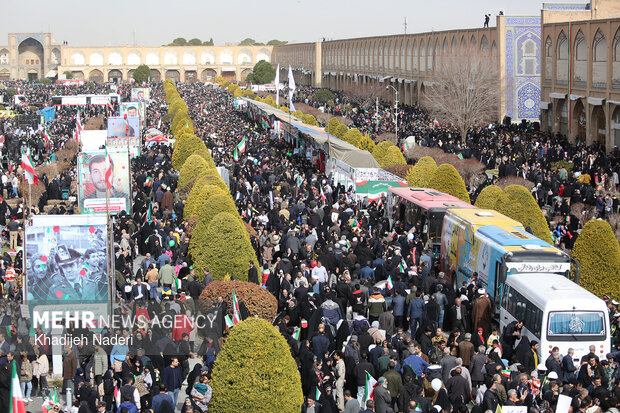 ۲۲ بهمن در اصفهان؛ روایت همبستگی نسلها زیر پرچم ایران