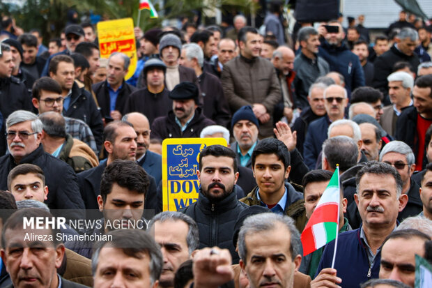 حضور پرشور زنجانیها در راهپیمایی یومالله ۲۲ بهمن؛ تکرار حماسه حضور