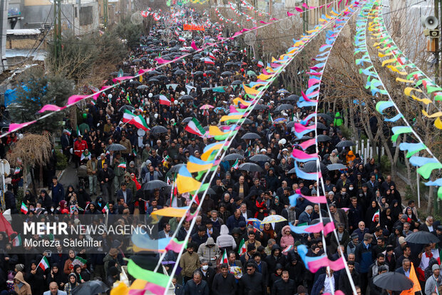 مردم ۲۲ بهمن آمدند؛ خیابانها شاهد بودند
