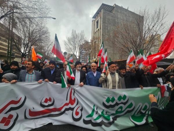 شهرکردی ها پای کار انقلاب؛ حضور پرشور نسل جوان در راهپیمایی ۲۲ بهمن