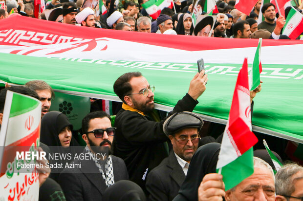 زیر پرچم الله نشان