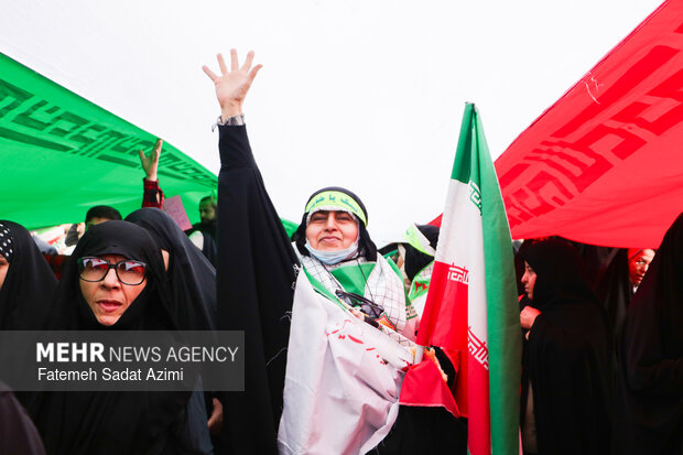 زیر پرچم الله نشان