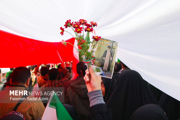 زیر پرچم الله نشان