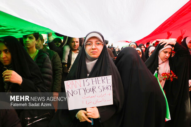 زیر پرچم الله نشان