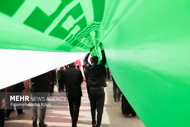 زیر پرچم الله نشان