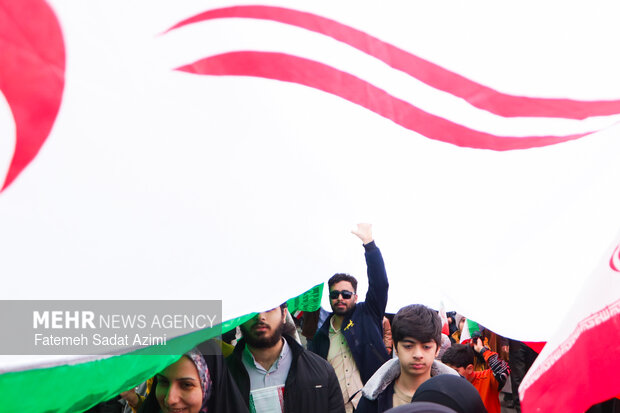 زیر پرچم الله نشان