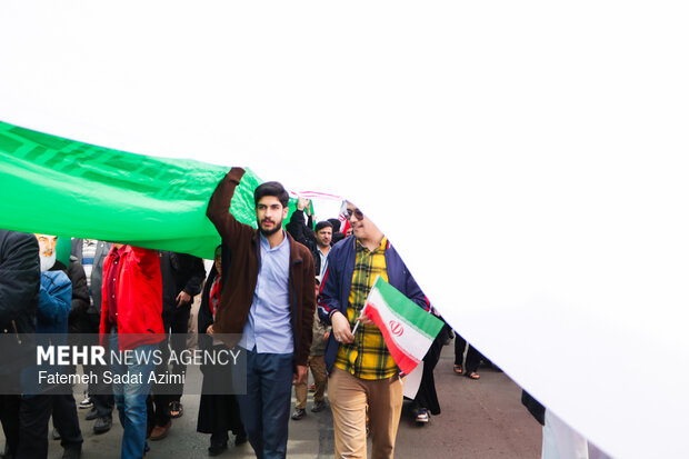 زیر پرچم الله نشان