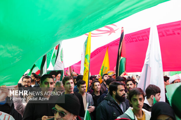 زیر پرچم الله نشان