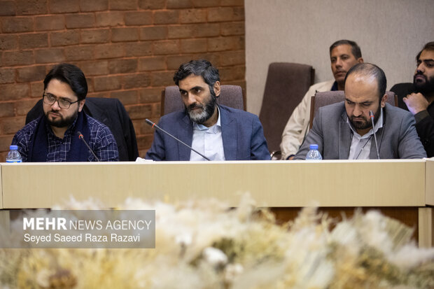 کارگاه ایده‌ها و تجربه‌های حلقه‌های میانی