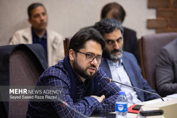 کارگاه ایده‌ها و تجربه‌های حلقه‌های میانی