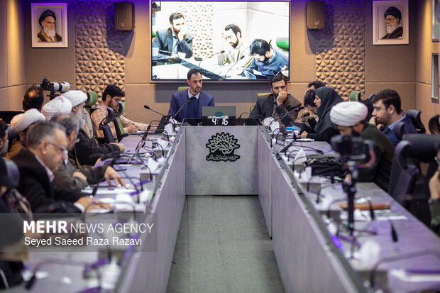 کارگاه ایده‌ها و تجربه‌های حلقه‌های میانی